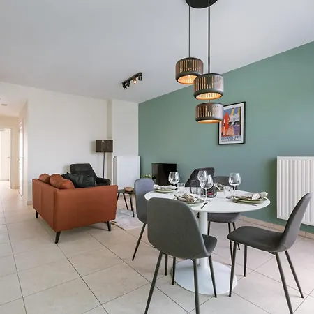 Cozy Seaside With Terrace Ostende