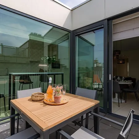 Cozy Seaside With Terrace Ostende